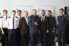 Studenci PRz oraz LAW wraz z prof. dr hab. G. Ostaszem, ppłk dr inż. A. Truskowskim oraz dr hab. inż. Rosłanem, prof. PRz, fot. N. Potoczna