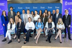 Stypendyści z przedstawicielami władz uczelni i wydziałów,