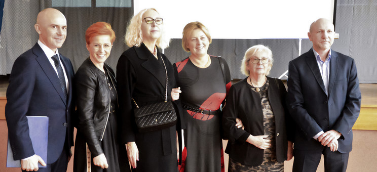 Od lewej: mgr Tomasz Marmaj, dr Iwona Wojciechowska, mgr Monika Bury, mgr Marta Kruczek-Grochala, mgr Grażyna Sabik, dr hab. Jacek Tomkiewicz, prof. ALK