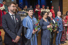 Odznaczeni Medalem Srebrnym za Długoletnią Służbę - pierwsi z lewej: dr inż. Paweł Perz i dr hab. Marta Pomykała, prof. PRz, fot. B. Motyka