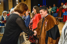 Odznaczeni Medalem Srebrnym za Długoletnią Służbę - druga od prawej mgr Iwona Ślęzak-Gładzik, fot. B. Motyka