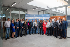 Zdjęcie pamiątkowe absolwentów z przedstawicielami władz WZ i PRz, fot. A. Surowiec