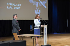 Przemawia Wojewoda Podkarpacki Ewa Leniart. Obok prof. dr hab. inż. Piotr Koszelnik, Rektor PRz