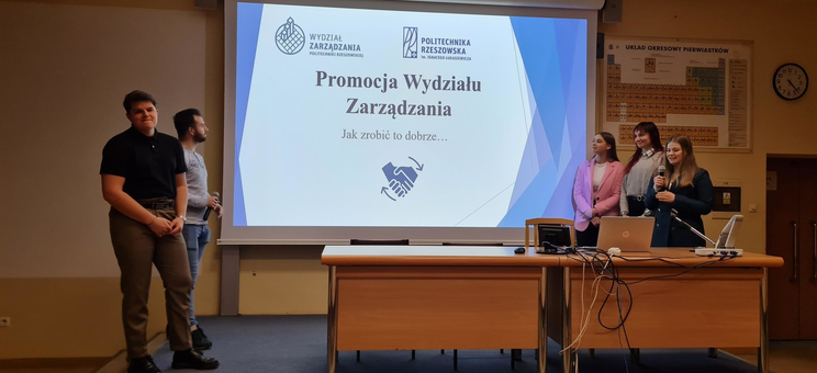 Prezentacja projektów promocyjnych dla różnych jednostek PRz przygotowanych przez studentów WZ,