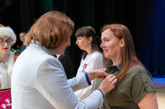 Wojewoda Podkarpacki Ewa Leniart wręcza odznaczenia państwowe