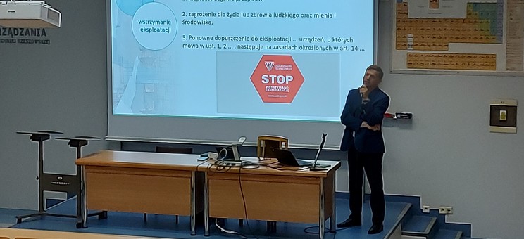 Wykład o roli Urzędu Dozoru Technicznego w bezpiecznej eksploatacji urządzeń transportu bliskiego,