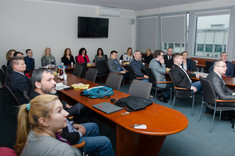 W trakcie spotkania z pracownikami Wydziału Zarządzania