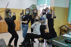 Wolontariusze podczas zajęć z kryminalistyki - zdjęcie udostępnione przez wolontariuszy