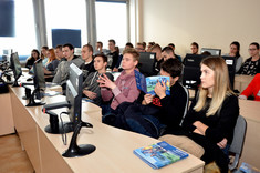 Uczniowie Technikum Logistycznego z Zespołu Szkół im. gen. Józefa Kustronia w Lubaczowie z wizytą w Laboratorium Logistyki i Zintegrowanych Systemów Zarządzania.