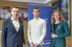  Od lewej: prof. G. Ostasz, Kacper Nowak, prof. PRz B. Zatwarnicka-Madura, fot. B. Motyka