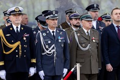 kontradmirał prof. dr hab. Tomasz SZUBRYCHT, gen. bryg. pil. dr inż. Krzysztof CUR, płk dr inż. Jacek NARLOCH