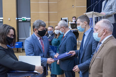 Wręczenie prof. M. Ruszelowi nagrody za monografię, fot. A. Surowiec