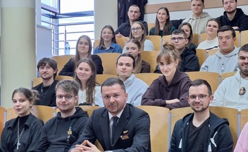 Kariera w chmurach – spotkanie z członkiem załogi pokładowej PLL LOT,