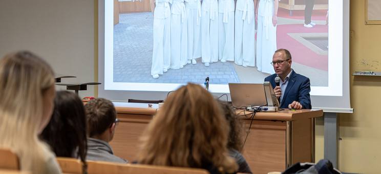 dr hab. Marcin Gębarowski, prof. UEK,