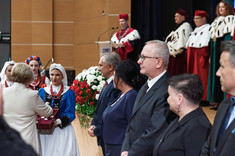 Pracownicy Wydziału Zarządzania uhonorowani odznaczeniami podczas inauguracji 75-lecia PRz