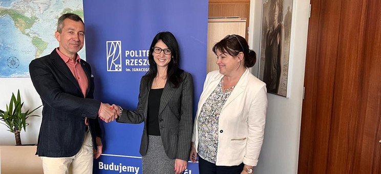 Spotkanie dziekan E. Mamukelashvili z prof. G. Ostaszem, Instytucjonalnym Koodynatorem Programu Erasmus i mgr E. Ptaszek, kierownikiem DWM, fot. Barbara Pasaman
