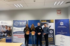 Organizatorzy wydarzenia ze zdobywcami 3 miejsca,