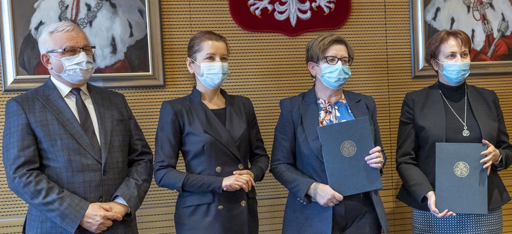 Od lewej prof. PRz A. Marciniec, prof. PRz B. Zatwarnicka-Madura, prof. PRz I. Włoch, mgr inż. E. Niemiec, fot. B. Motyka