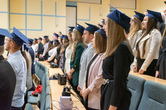Absolwenci Wydziału Zarządzania podczas graduacji, fot. A. Surowiec.