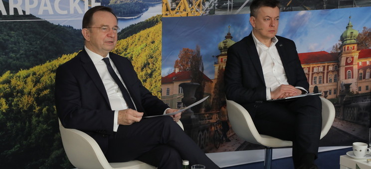 Od lewej W. Ortyl i dr hab.  J. Strojny, prof. PRz; fot. A. Gorzelak-Nieduży