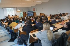 Wykład otwarty o zarządzaniu lotniskiem na Wydziale Zarządzania,