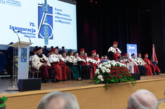 Pracownicy Wydziału Zarządzania uhonorowani odznaczeniami podczas inauguracji 75-lecia PRz