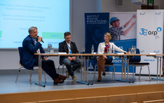 Uczestnicy konferencji podczas panelu