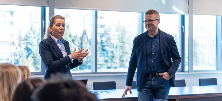 Od lewej: dr hab. Beata Zatwarnicka-Madura, prof. PRz; dr hab. inż. Dariusz Siemieniako prof. PB, prof. ALK 