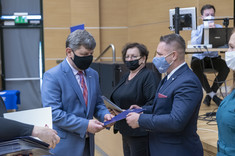 Wręczenie prof. M. Jurgilewiczowi nagrody za monografię, fot. A. Surowiec