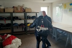 Spadochron typu plecy - plecy