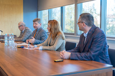 dr hab. Tadeusz Olejarz, prof. PRz; Rektor prof. dr hab. inż. Piotr Koszelnik; dr hab. Beata Zatwarnicka-Madura, prof. PRz; dr inż. Paweł Dobrzański