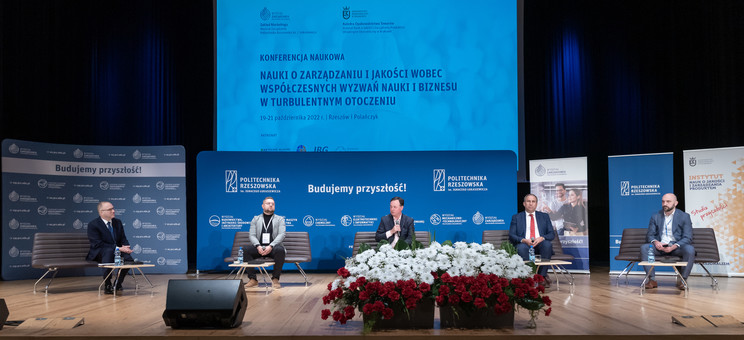 Od lewej: dr hab. Marcin Gębarowski, prof. UEK, Karol Fill, Andrzej Czarnecki, Wacław Szary, Dariusz Domagalski, fot. A. Surowiec.