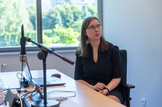 Uczestniczka konferencji podczas prezentacji referatu, fot. Arkadiusz Surowiec