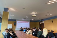 Studenci kierunku logistyka poznają praktyczne aspekty bezpieczeństwa żywności,