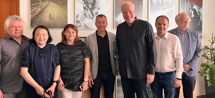 Spotkanie u prorektora ds. studenckich prof. dr. hab. Grzegorza Ostasza. Pierwszy od lewej Profesor Alexander Lavrov, druga od lewej prof. dr Liping Chen, trzeci od prawej strony prof. Rüdiger Grascht 