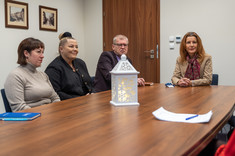 Spotkanie gości z władzami Wydziału Zarządzania. Od lewej: Tetiana Kalashnikova, dr Justyna Stecko, prodziekan ds. kształcenia, dr hab. Tadeusz Olejarz, prodziekan ds. rozwoju i dr hab. Beata Zatwarnictka-Madura, prof. PRz, dziekan WZ,