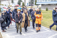 Na pierwszym planie minister spraw zagranicznych Kanady Mélanie Joly i dyrektor podkarpackiego oddziału PCK Maciej Maruszak, fot. B. Motyka.