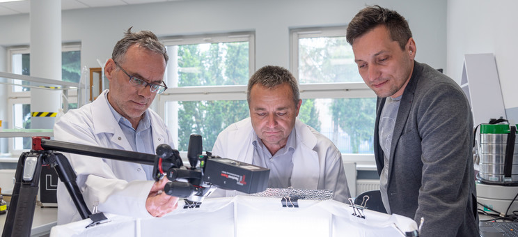 Od lewej: dr inż. H. Wachta, prof. PRz K. Tereszkiewicz, dr inż. Ł. Kulig, fot. A. Surowiec