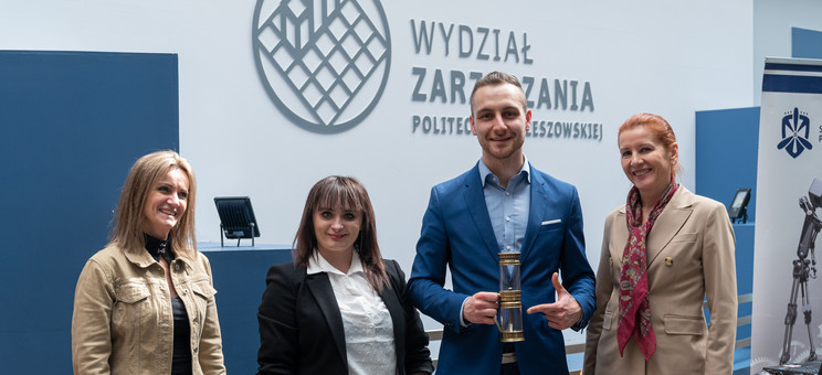 Od prawej: dr hab. Beata Zatwarnicka-Madura, prof. PRz, Łukasz Miękisz, Lidia Śmigiel i dr Agata Gierczak, fot. A. Surowiec