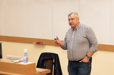 Płk dr inż. Wiesław Lewicki podczas prowadzenia wykładu, fot. I. Oleniuch