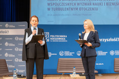 Od lewej: dr hab. Beata Zatwarnicka-Madura, prof. PRz, dr hab. Agnieszka Cholewa-Wójcik, prof. UEK, fot. A. Surowiec.