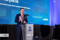 Od nauki do biznesu: Politechnika Rzeszowska i lotniska napędzają region,