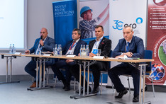 Uczestnicy konferencji podczas panelu