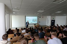 Wykład pt.: „Co warto wiedzieć o tworzeniu i wdrażaniu rozwiązań IT dla logistyki przedsiębiorstw?”,