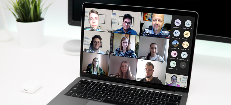 Paneliści podczas dyskusji - zrzut ekranu