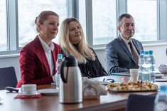 Od lewej: dr hab. Beata Zatwarnicka-Madura, prof. PRz - dziekan WZ, dr Justyna Stecko - prodziekan WZ ds. kształcenia, prof. dr hab. Grzegorz Ostasz - prorektor PRz ds. studenckich, fot. A. Surowiec