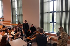 Spotkanie studentów z funkcjonariuszami SPKP Rzeszów na Wydziale Zarządzania,