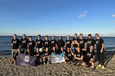 Członkowie drużyny PRz w oficjalnych koszulkach Akademickich Mistrzostwa Polski, fotografia udostępniona przez Centrum Sportu Akademickiego PRz