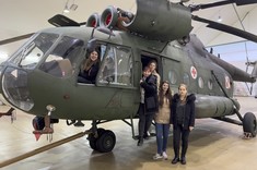 Studenci WZ podczas wizyty w 8.Bazie Lotnictwa Transportowego i 3. Grupie Poszukiwawczo-Ratowniczej w Krakowie, fot. organizator wizyty 