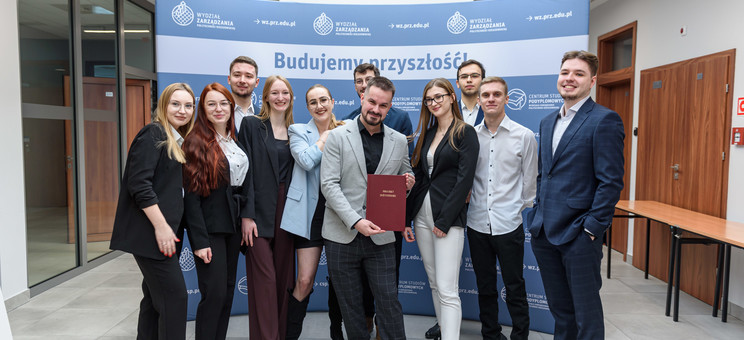 Egzamin dyplomowy na kierunku logistyka,